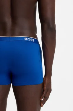 Eng anliegende Boxershorts aus Stretch-Baumwolle mit kurzem Bein und fortlaufenden Logos