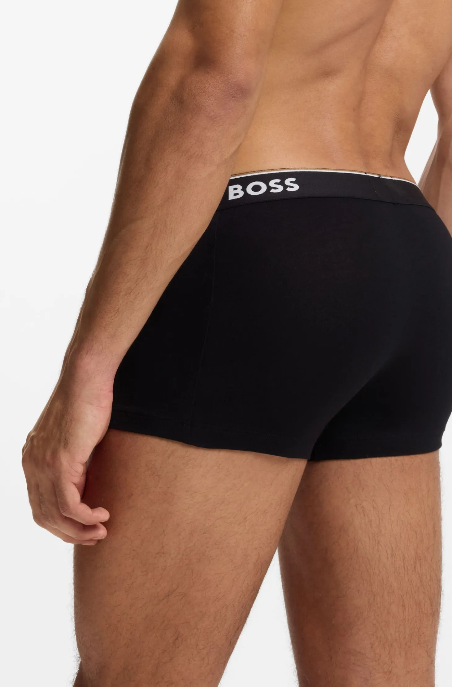 Eng anliegende Boxershorts aus Stretch-Baumwolle mit kurzem Bein und fortlaufenden Logos