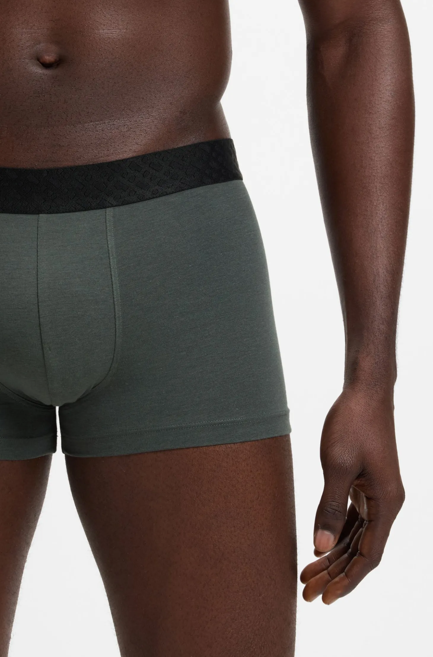 Eng anliegende Boxershorts aus Baumwoll-Mix im Dreierpack
