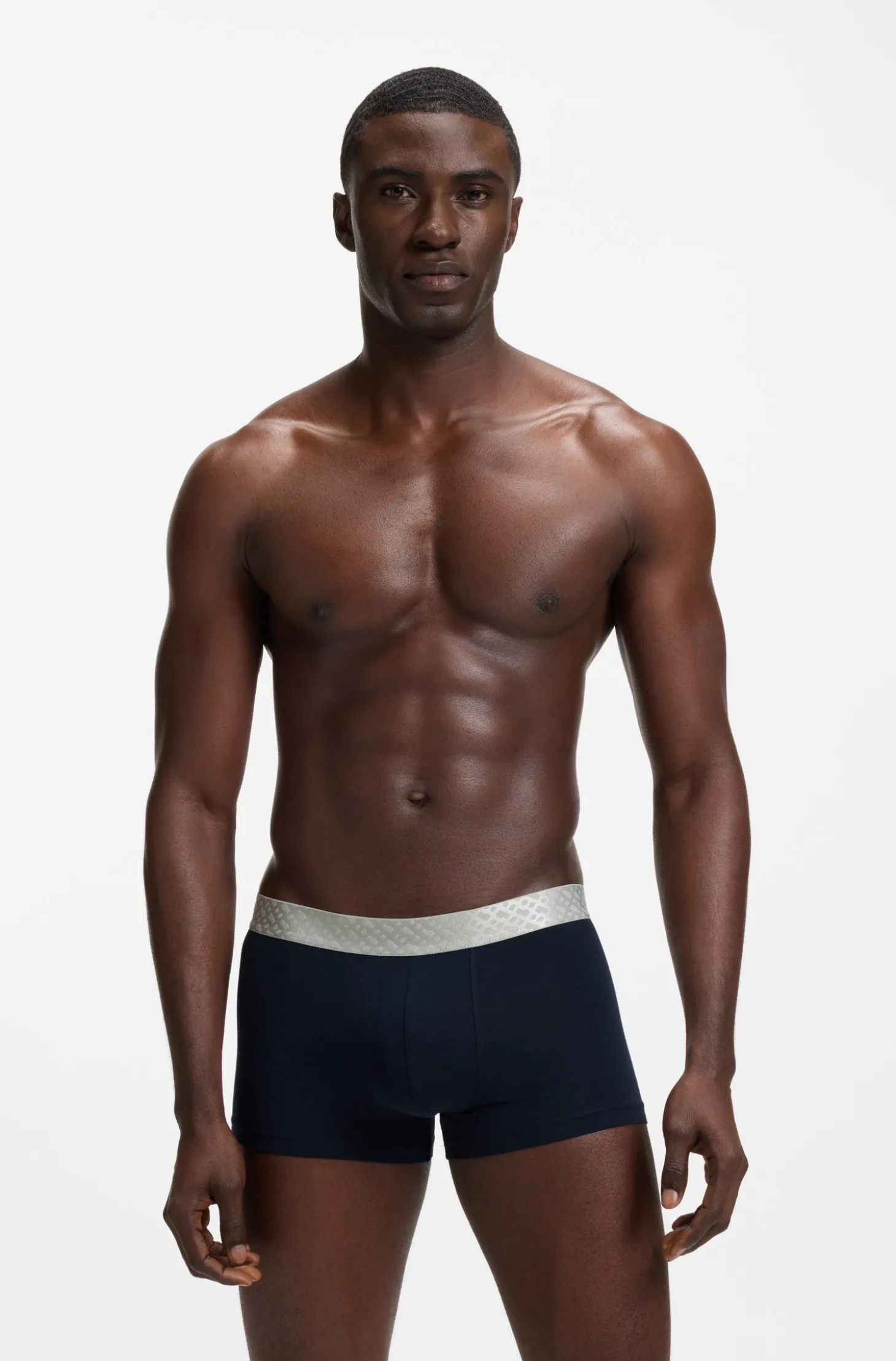 Eng anliegende Boxershorts aus Baumwoll-Mix im Dreierpack