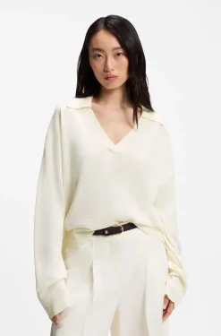Entspannter Pullover mit offenem Kragen