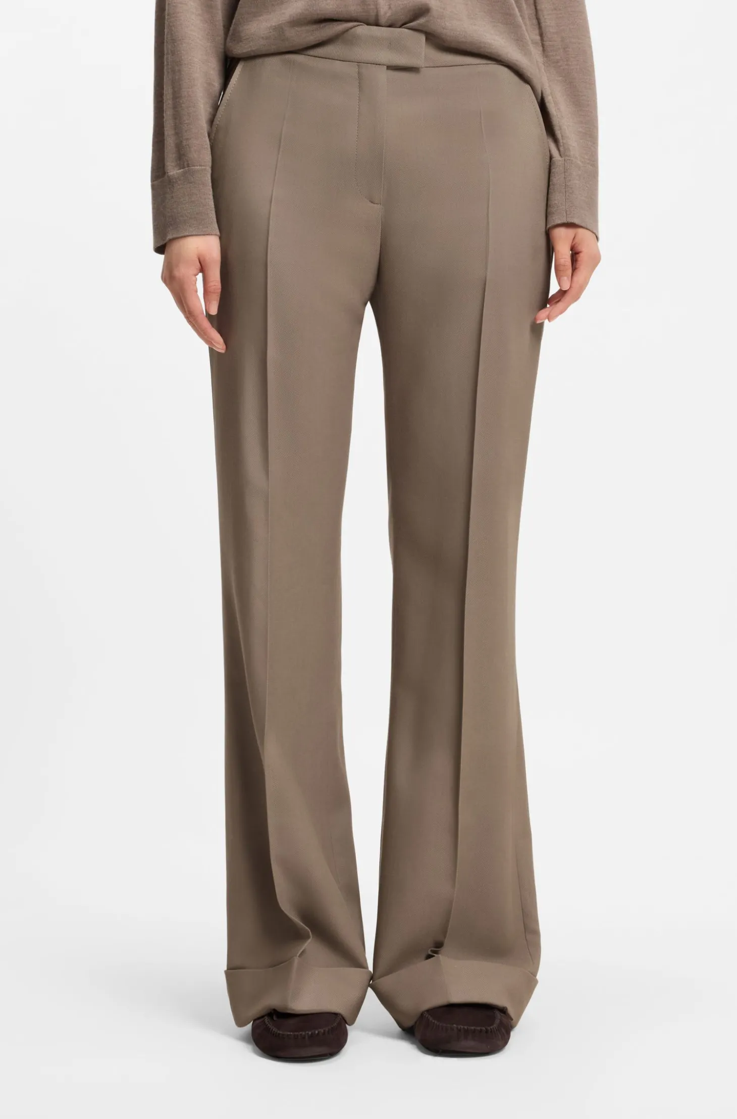 Flared-Fit Hose aus Stretch-Gabardine