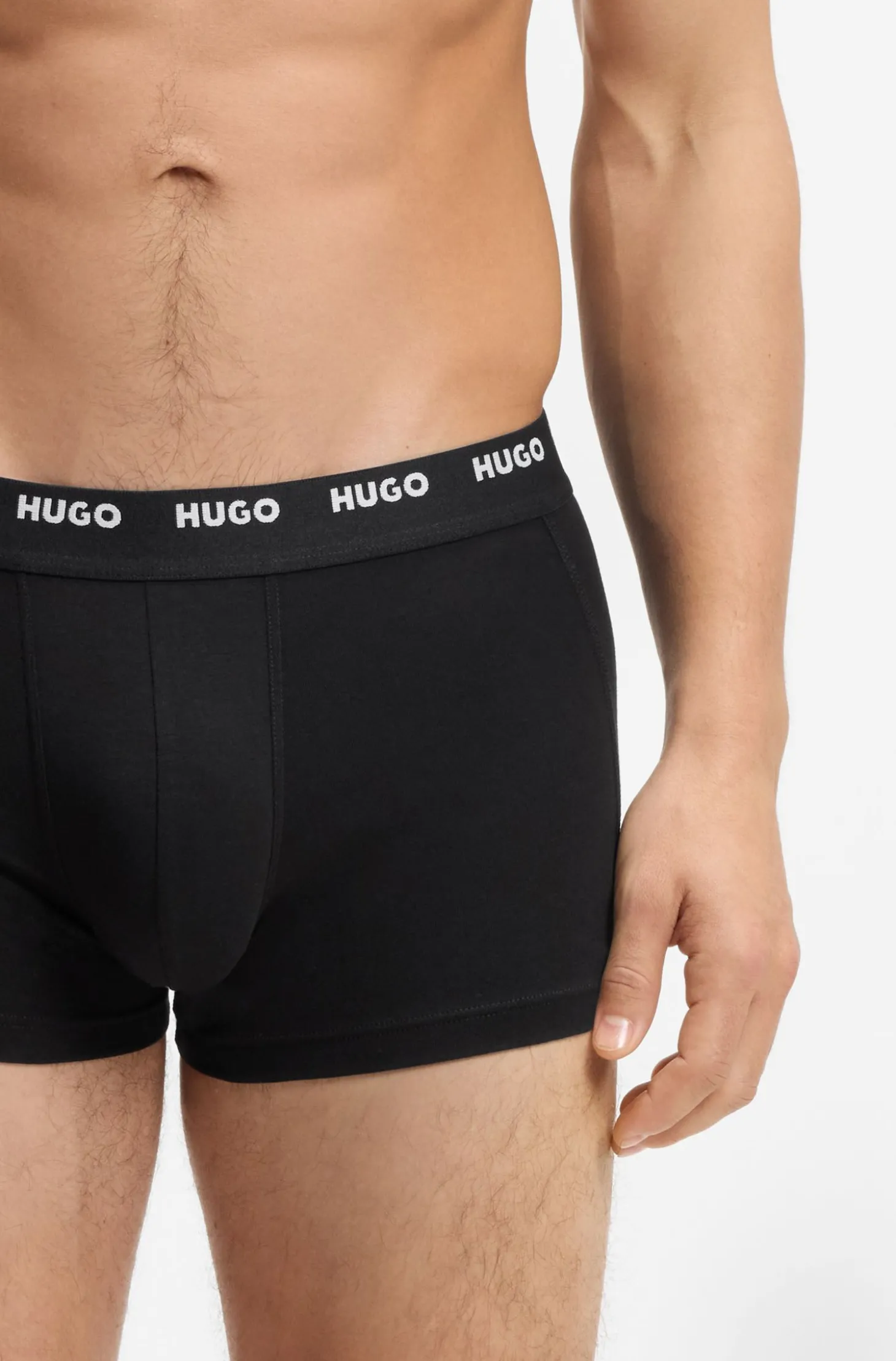 Fünfer-Pack eng anliegende Boxershorts aus Stretch-Baumwolle mit kurzem Bein und Logos am Bund