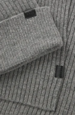 Geschenk-Set aus Mütze und Schal