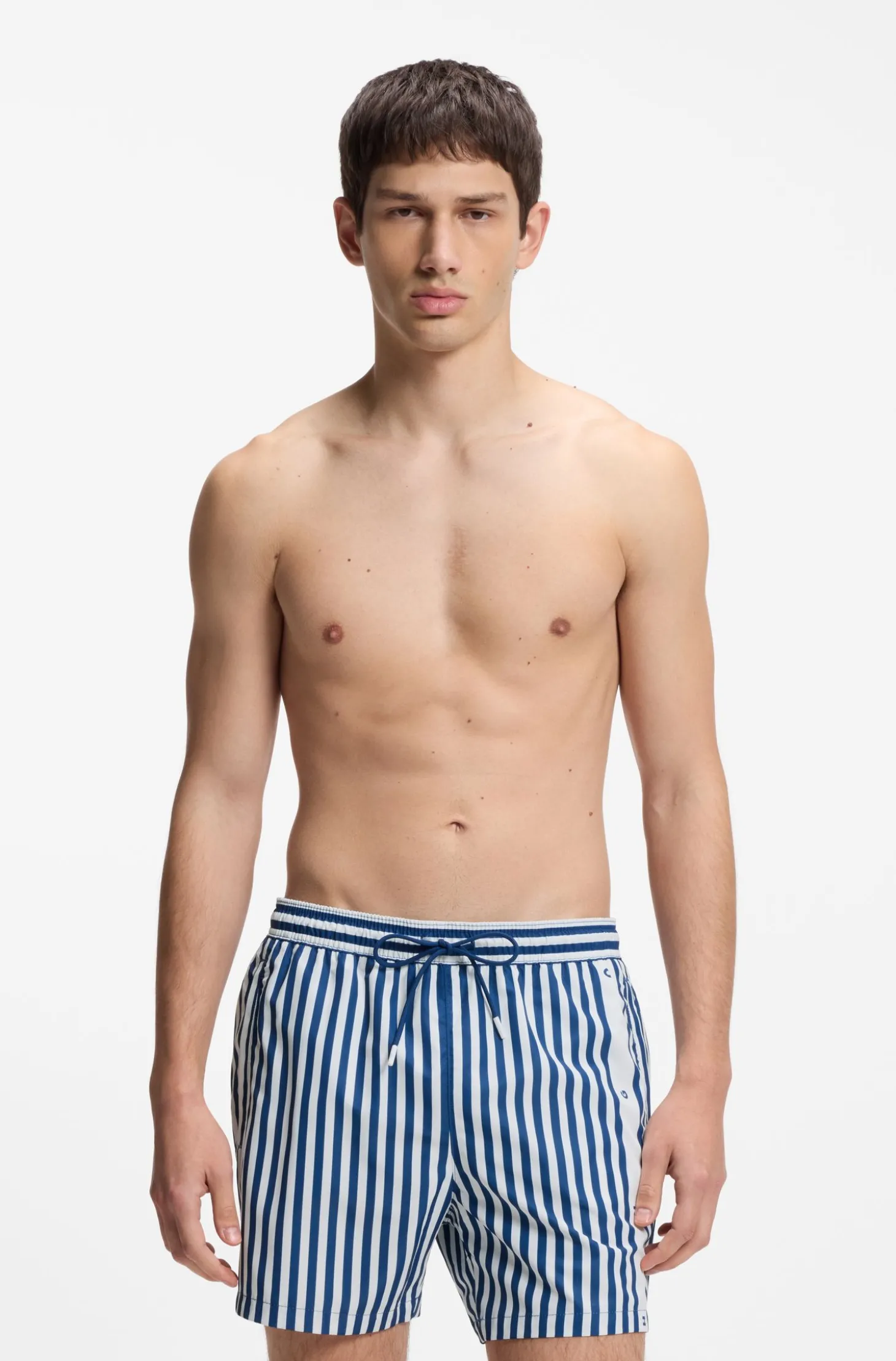Gestreifte Badeshorts mit vertikalem Logo
