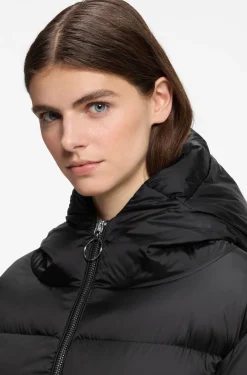 Glänzende Daunensteppjacke mit Statement-Zipper