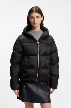 Glänzende Daunensteppjacke mit Statement-Zipper