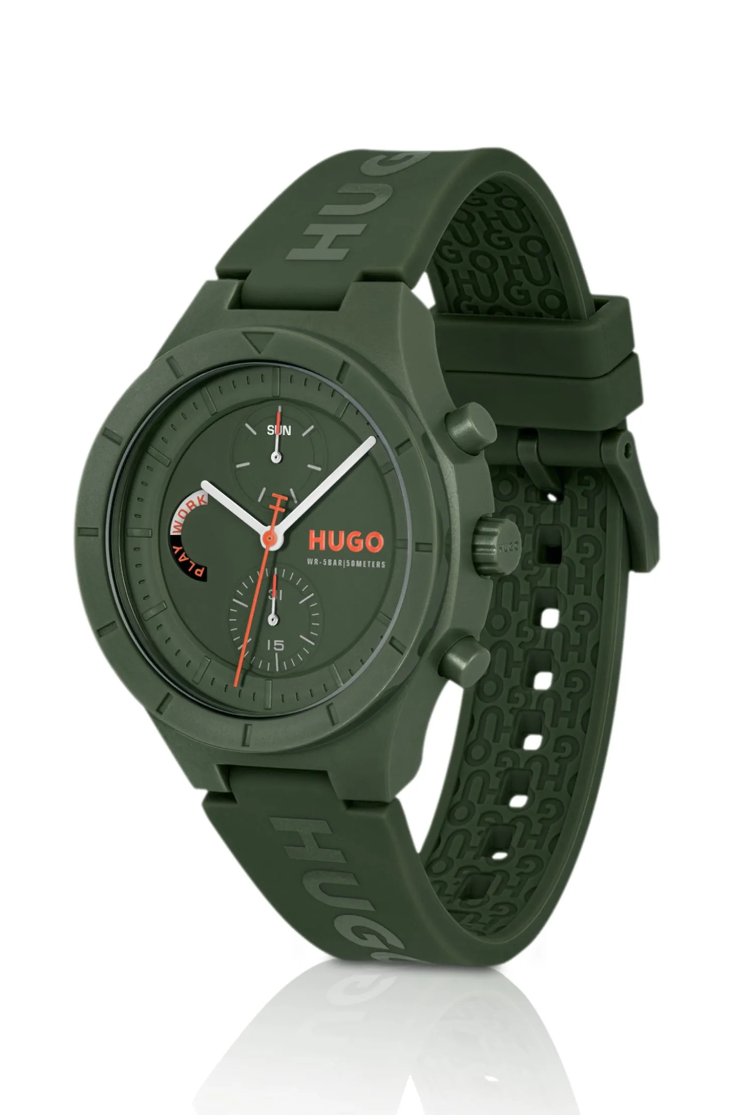 Grüne Uhr mit Logos auf dem Silikonarmband