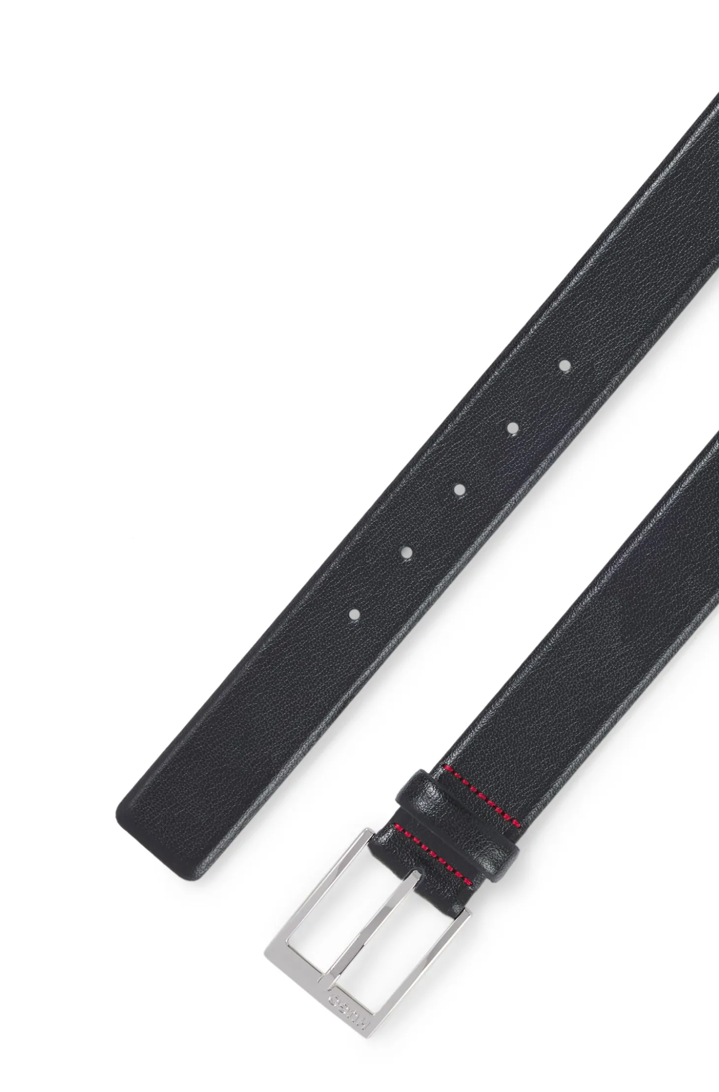 Gürtel aus genarbtem Leder mit Metalldetails in Silber-Optik