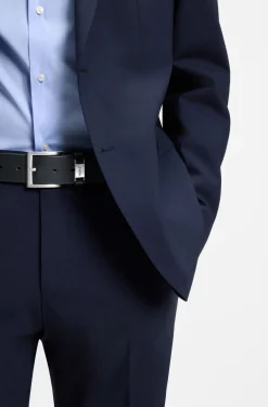Gürtel aus italienischem Leder mit Logo-Schlaufe und Details aus gebürstetem Metall