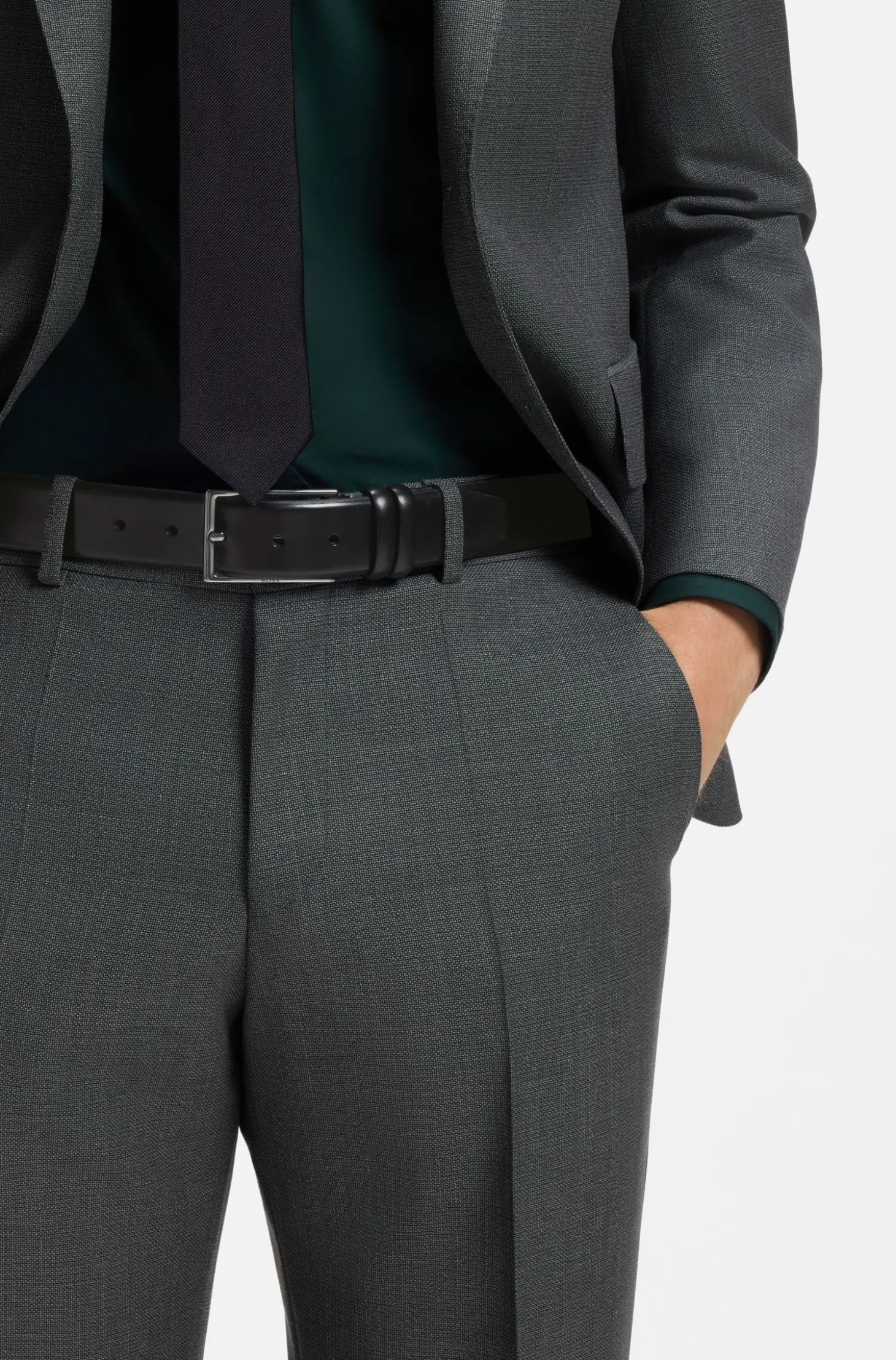 Gürtel aus pflanzlich gegerbtem Leder mit Metall-Details