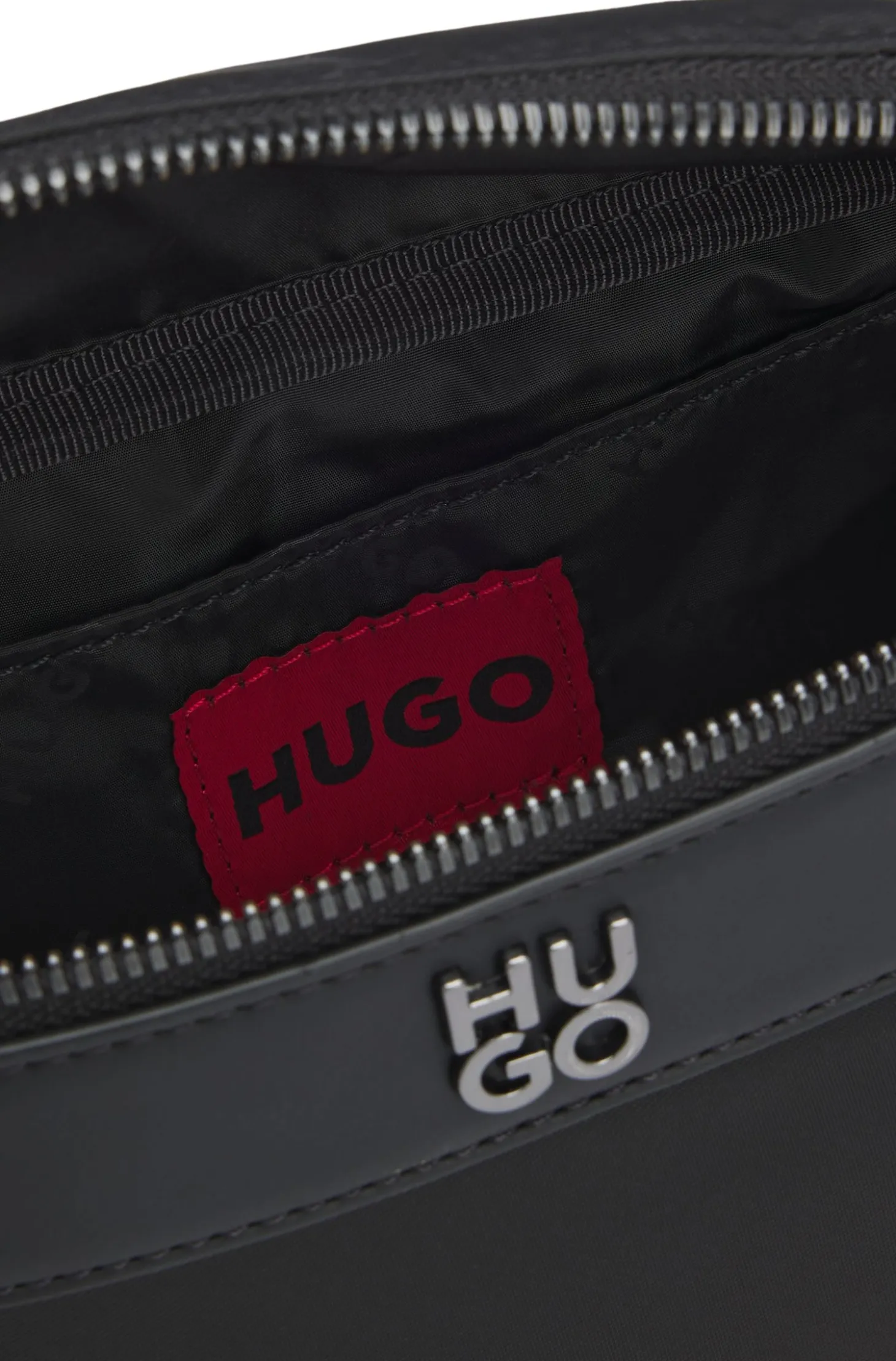 Gürteltasche aus Twill mit Stack-Logo aus Metall