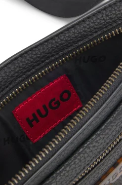 Gürteltasche mit Narbung und Hardware im Antik-Gold-Effekt