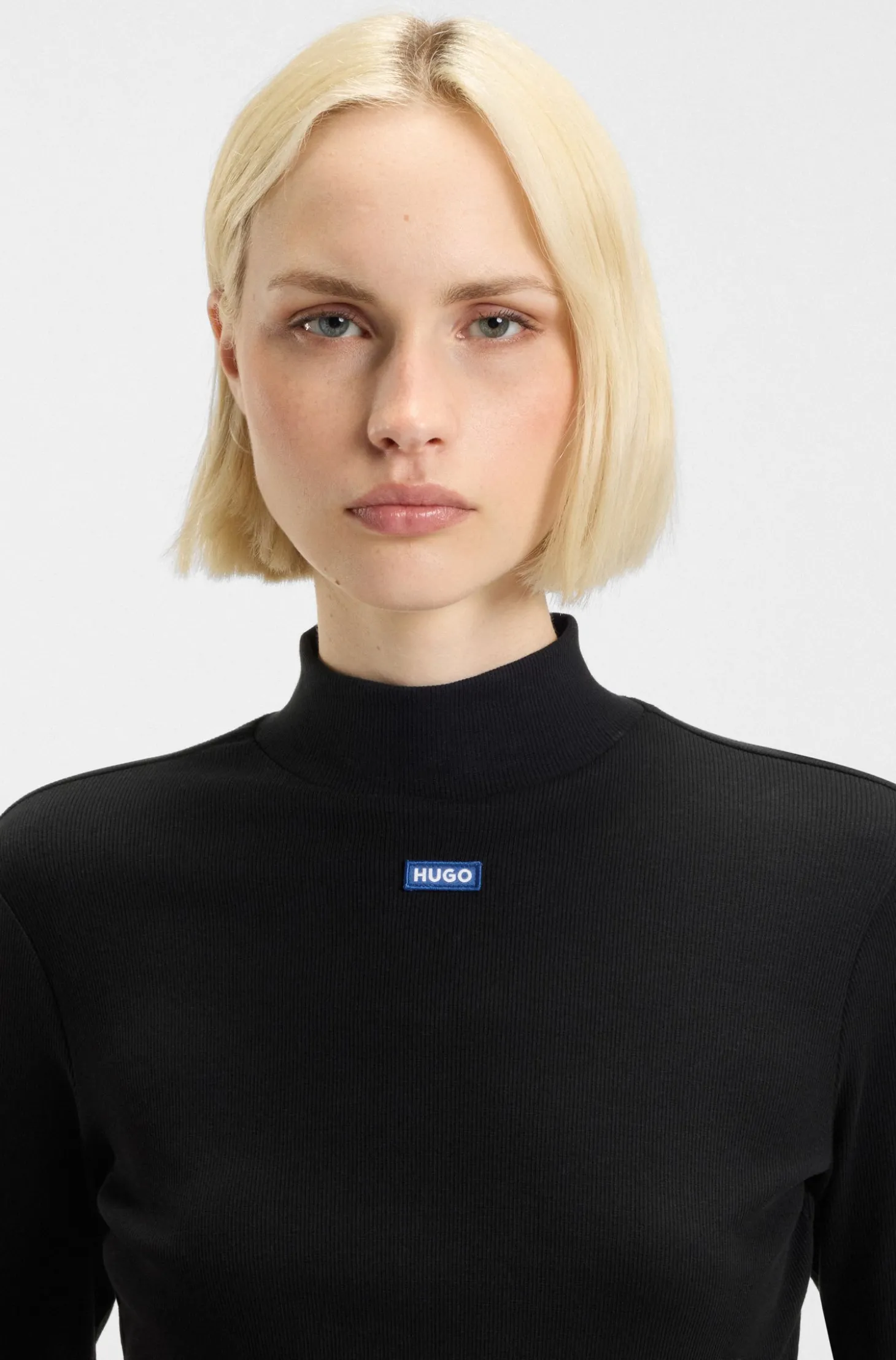 Hochgeschlossenes Top aus Stretch-Baumwolle mit Logo-Badge