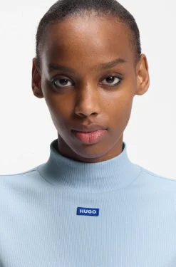 Hochgeschlossenes Top aus Stretch-Baumwolle mit Logo-Badge