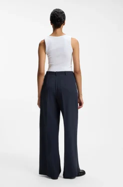 Hose aus Stretch-Gewebe mit weitem Beinverlauf
