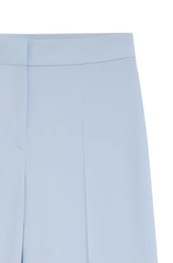 Hose aus Stretch-Gewebe mit weitem Beinverlauf