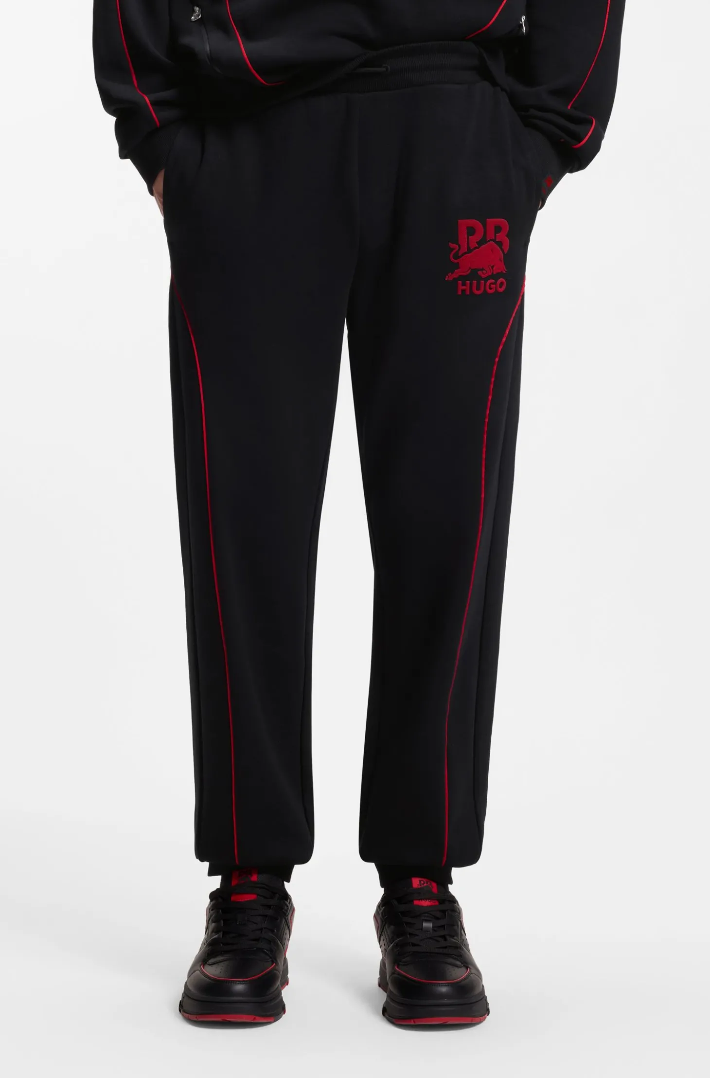 HUGO x RB Jogginghose aus Stretch-Baumwolle mit Stier-Motiv