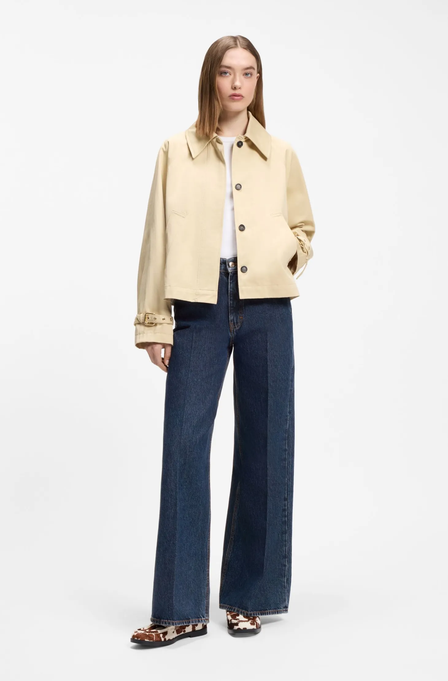 Jeans aus blauem Denim mit weitem Beinverlauf und Bundfalten auf der Vorderseite