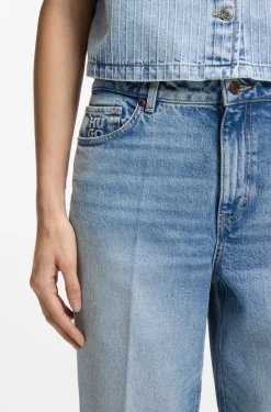 Jeans aus blauem Stretch-Denim mit weitem Beinverlauf