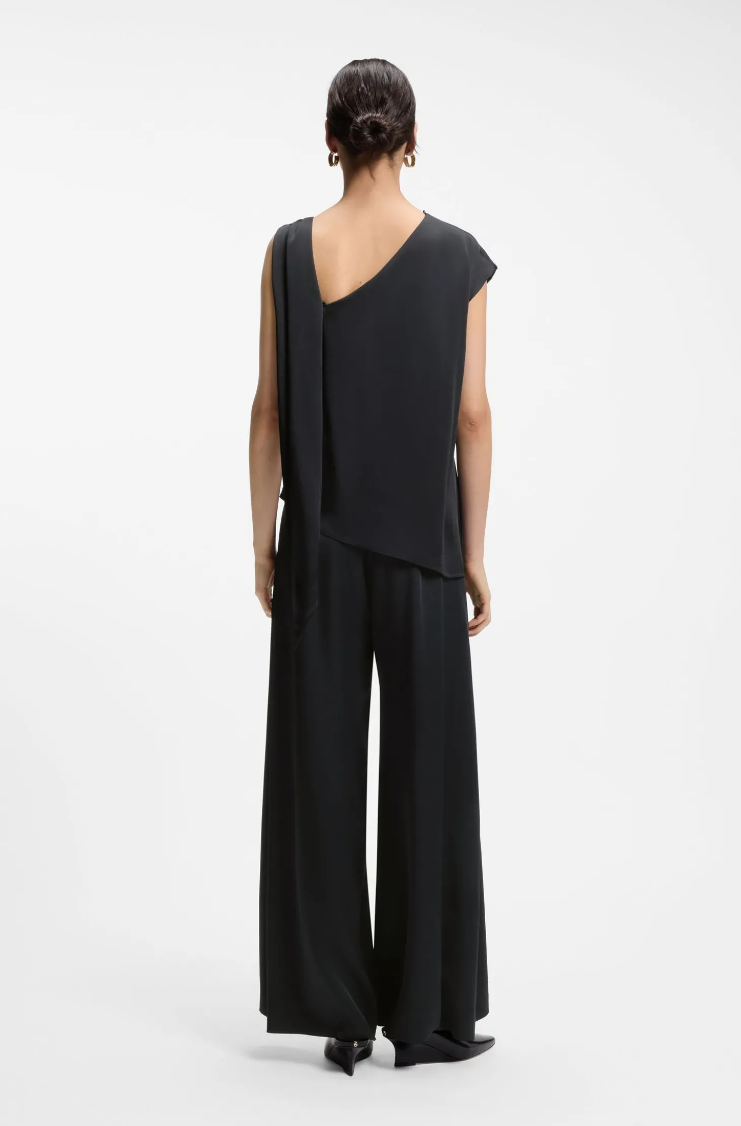 Jumpsuit mit geradem Beinverlauf und gerafftem Pin-Detail