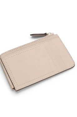 Kartenetui aus genarbtem Leder mit Logo-Schriftzug