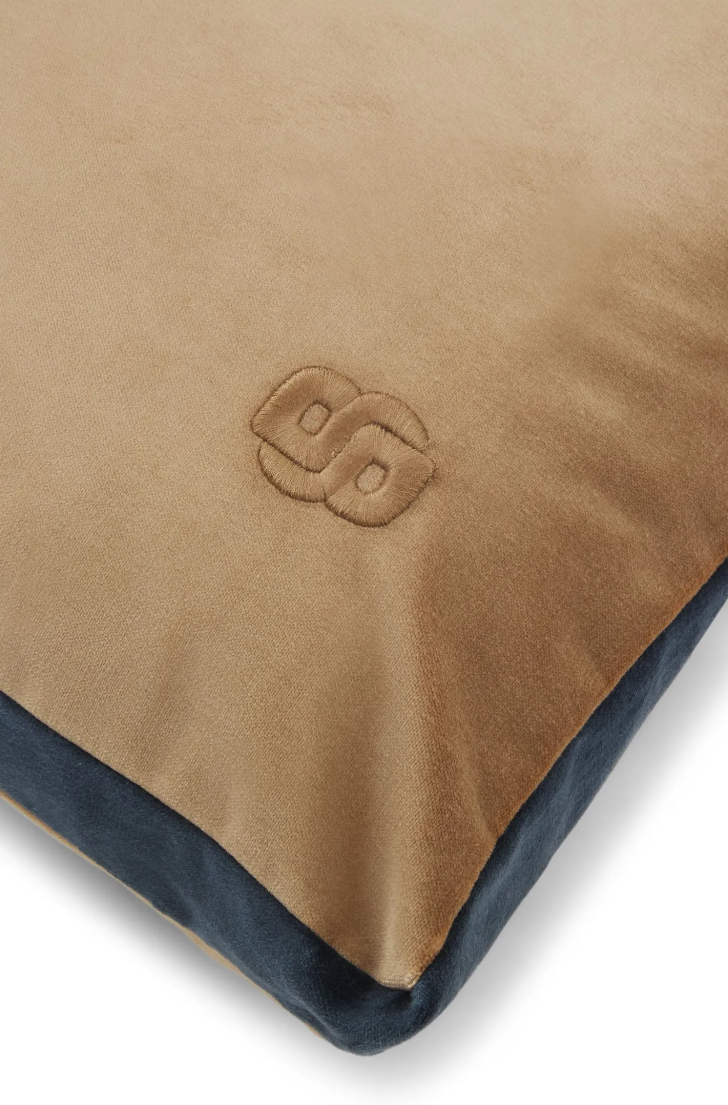 Kissenhülle aus Samt mit Double-B-Monogramm