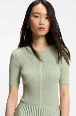 Kleid aus verschiedenen Materialien mit Faltenrock