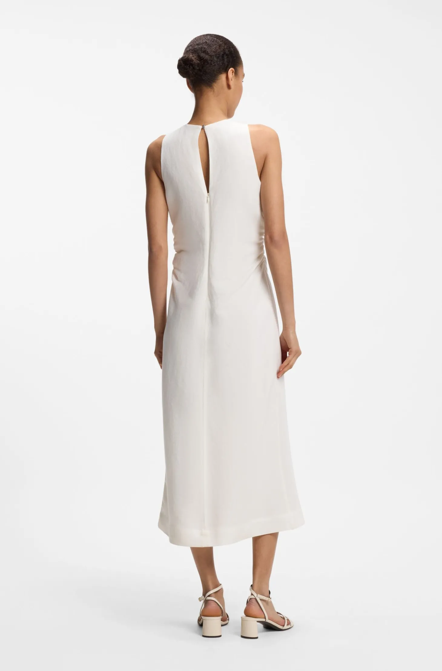 Kleid in A-Linie mit gerafften Seiten