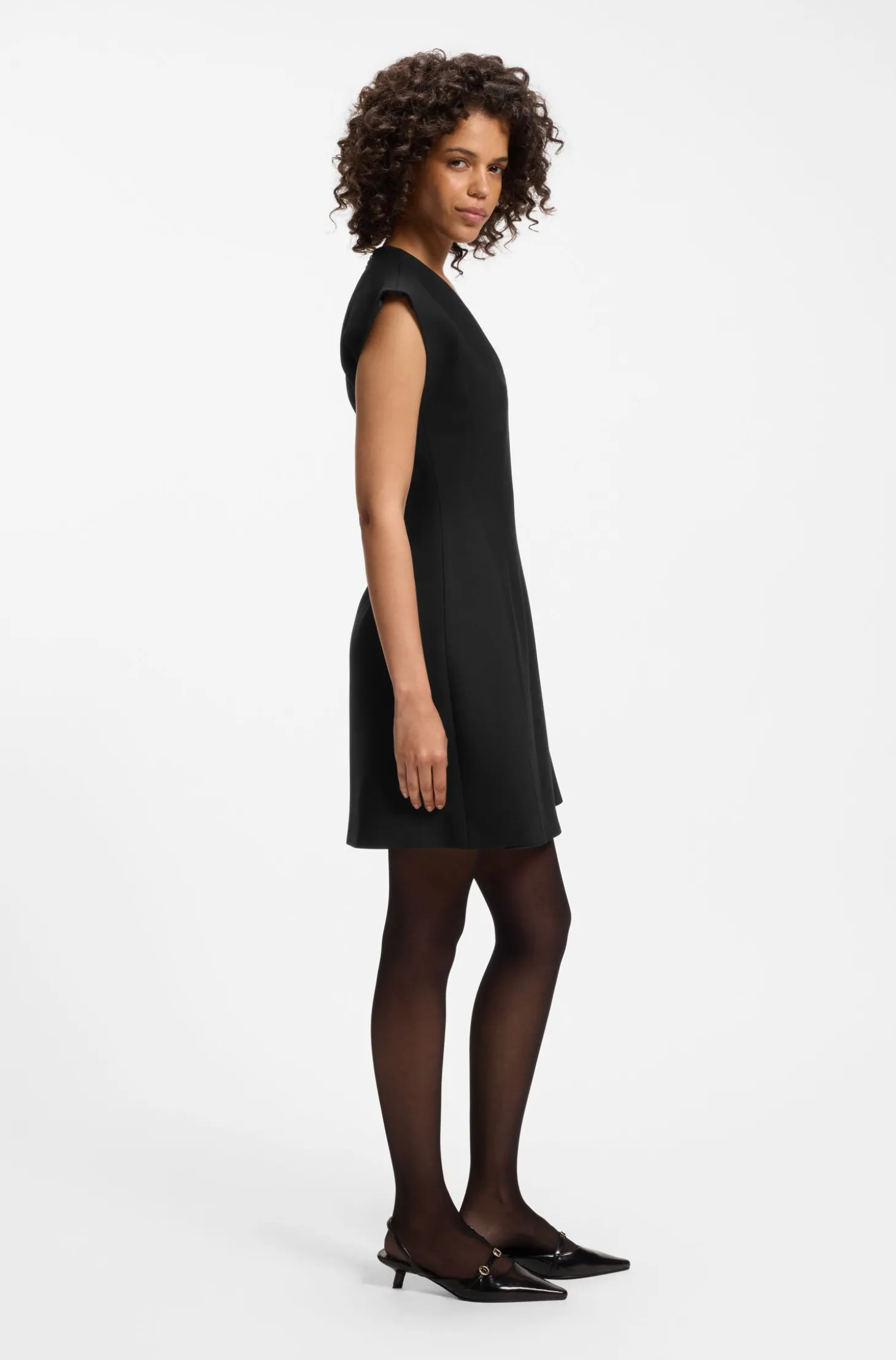 Kleid mit Cap-Ärmeln und Plissee-Details