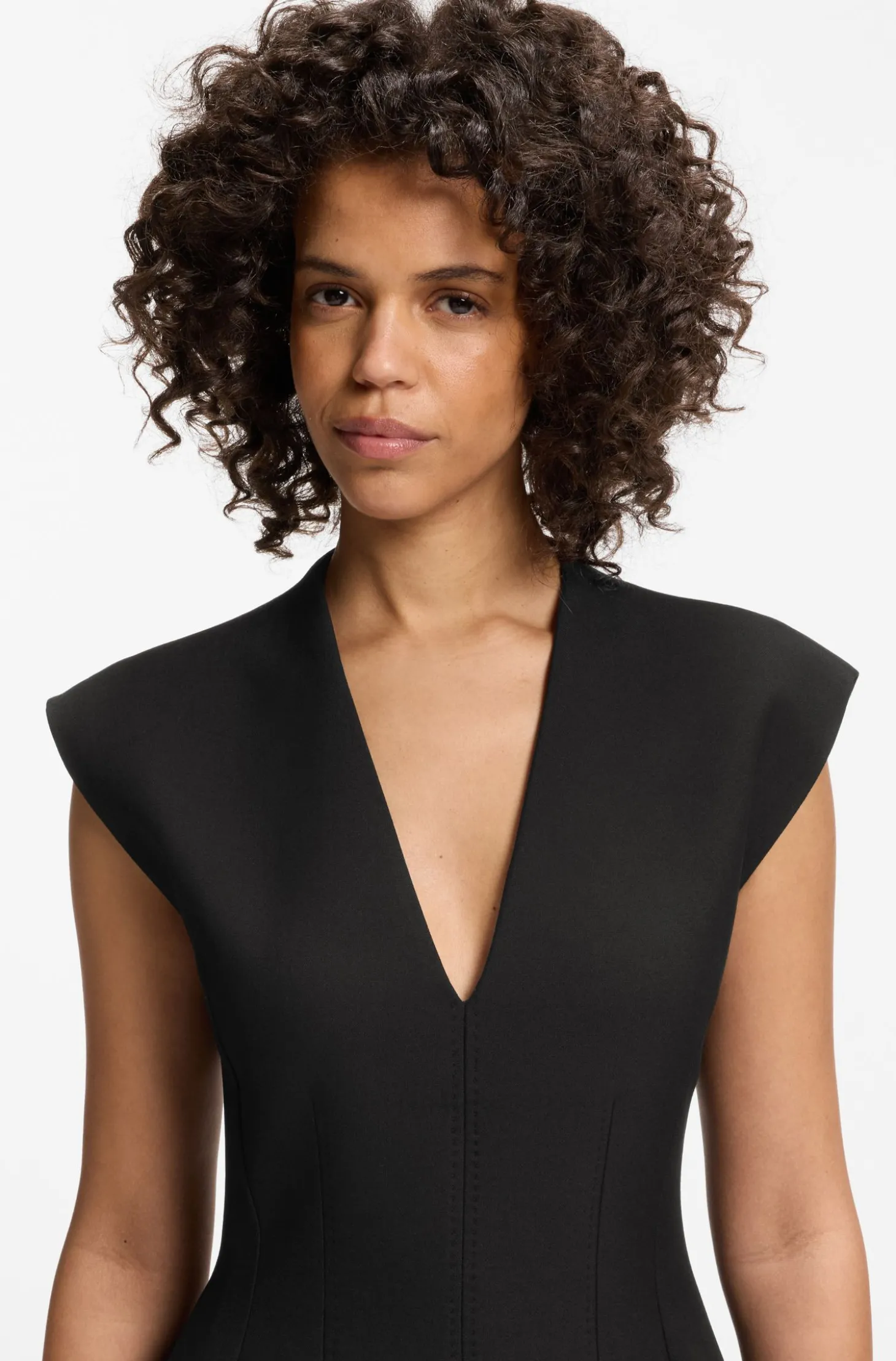 Kleid mit Cap-Ärmeln und Plissee-Details
