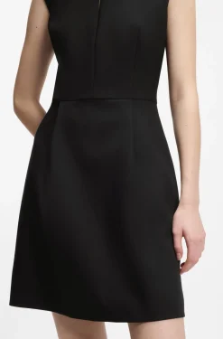 Kleid mit Cap-Ärmeln und Schlüsselloch-Ausschnitt mit Hardware-Besatz