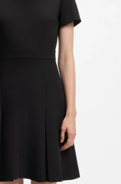 Kleid mit Kellerfalte und Stehkragen