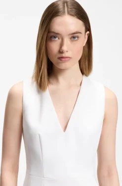 Kleid mit V-Ausschnitt und Naht-Details