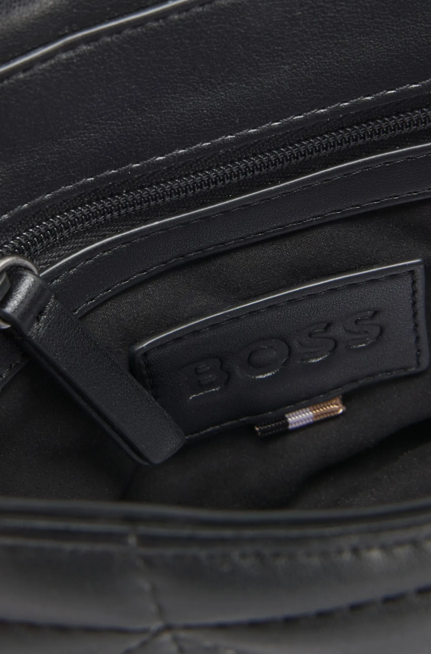 Kleine gesteppte Umhängetasche mit Double-B-Monogramm