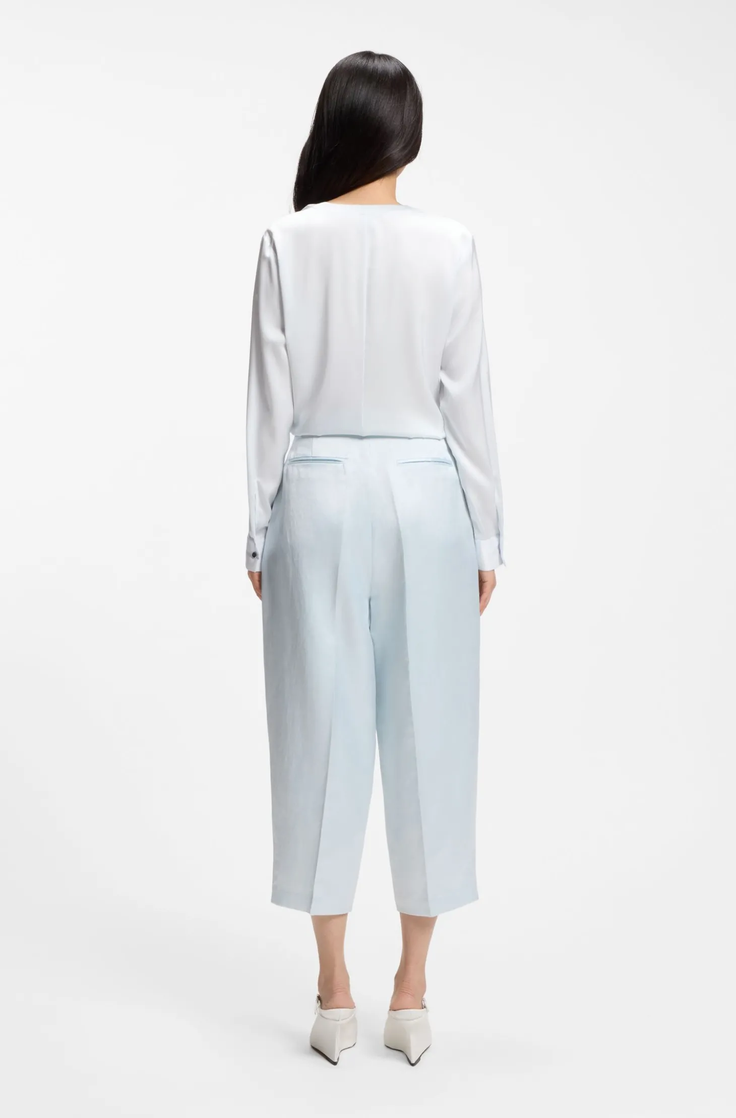 Kragenlose Regular-Fit Bluse aus Stretch-Seide