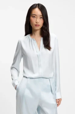 Kragenlose Regular-Fit Bluse aus Stretch-Seide