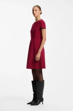 Kurzarm-Kleid aus Stretch-Gewebe mit plissierter Vorderseite