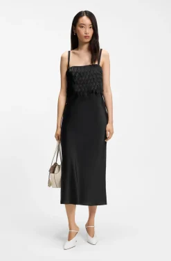 Lang geschnittenes Trägerkleid mit Laser-Cut Details