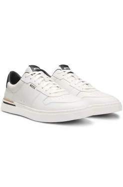 Ledersneakers mit kontrastfarbenen Logos