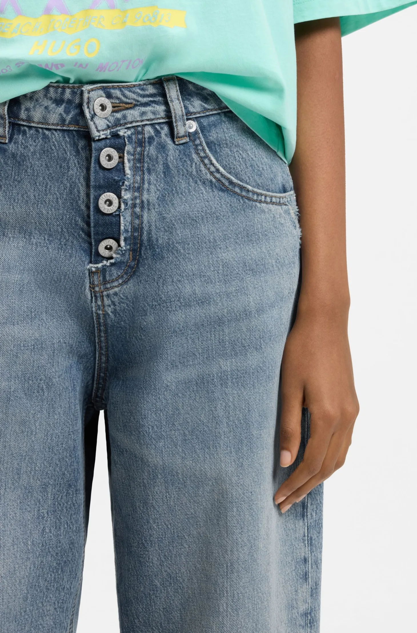 Loose-Fit Jeans aus blauem Denim mit sichtbarem Reißverschluss