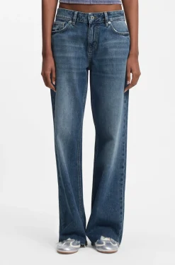 Loose-Fit Jeans aus blauem Denim mit ausgefransten Säumen