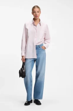 Loose-Fit Jeans mit weitem Bein und Charm-Akzenten