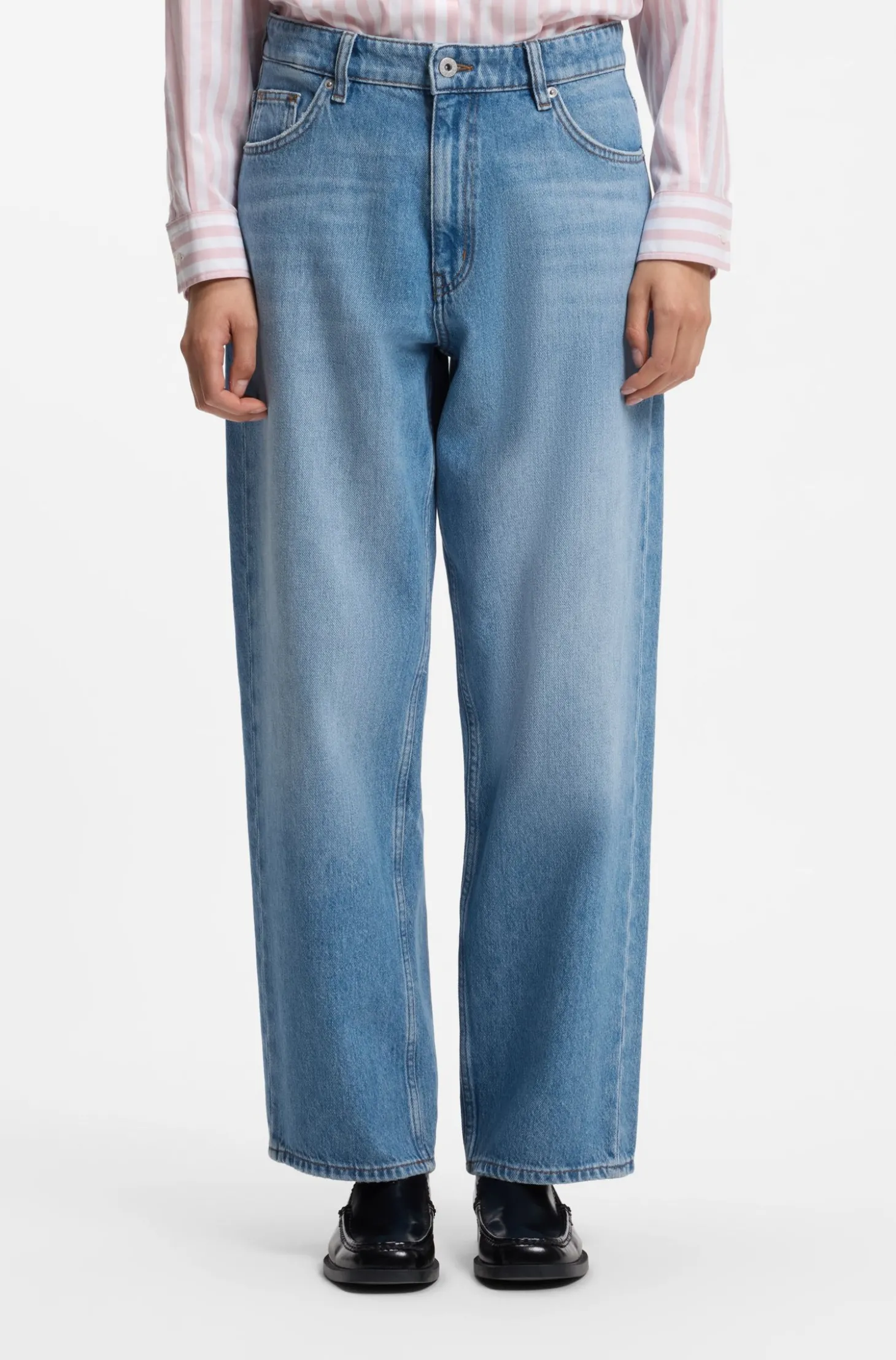 Loose-Fit Jeans mit weitem Bein und Charm-Akzenten