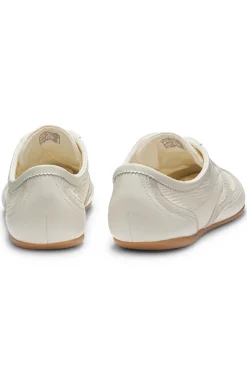Lowtop Sneakers aus Leder und Veloursleder