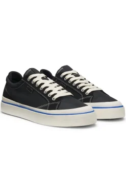Lowtop Sneakers mit blauer Sohlen-Linie