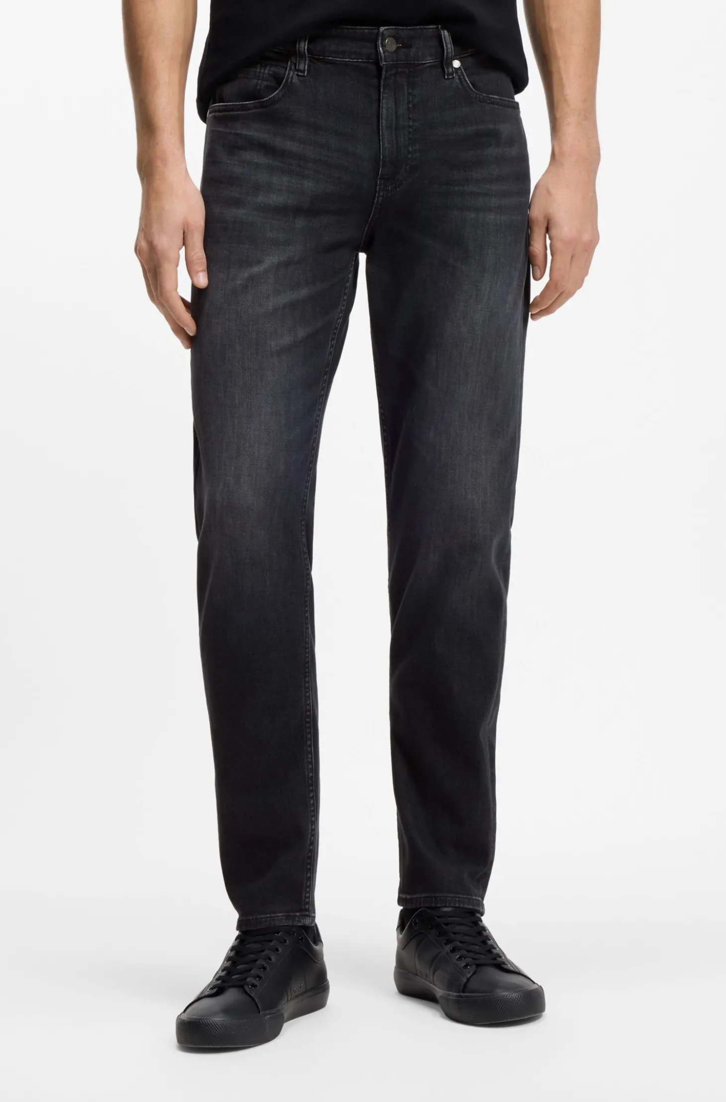 Maine Schwarze Regular-Fit Jeans aus besonders softem italienischem Denim