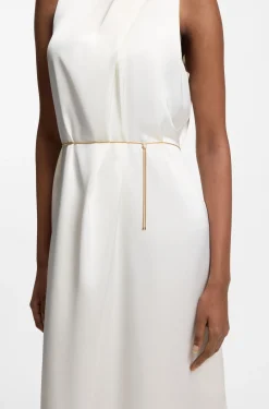 Maxikleid aus Satin mit abnehmbarem Kettengürtel