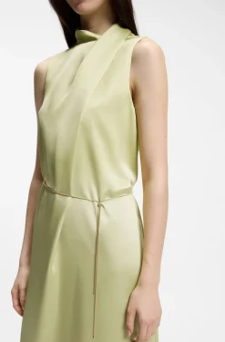 Maxikleid aus Satin mit abnehmbarem Kettengürtel