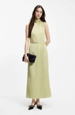 Maxikleid aus Satin mit abnehmbarem Kettengürtel
